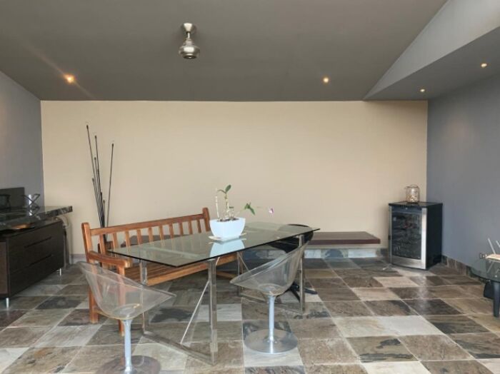 Loft de tres niveles con terraza y vista panorámica #26-560 GS en San Rafael, Escazú, San José — $225,000