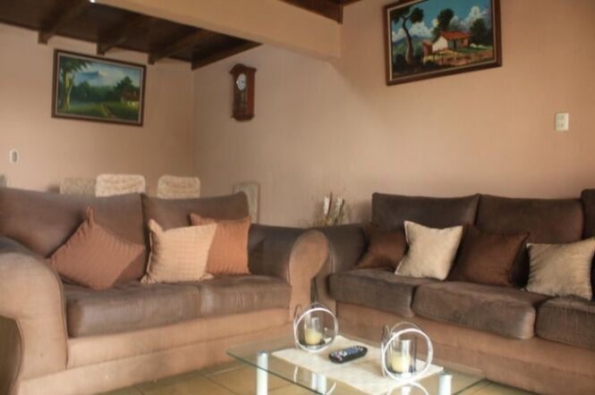 Se vende espaciosa casa con patio en San Josecito de Heredia 25-203 in San Josecito, San Rafael, Heredia — ₡ 235 000 000