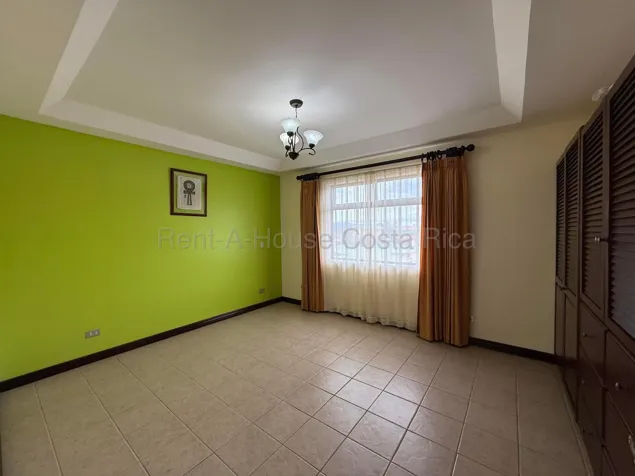 Venta de residencia con vistas panorámicas en San Isidro de Heredia #27-442 GS en Concepción, San Isidro, Heredia — $758,000 - Foto 2 de 15
