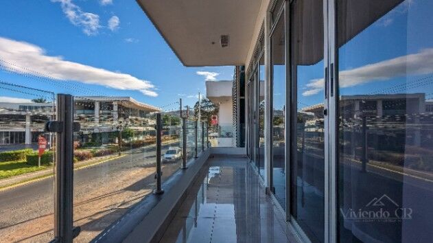SANTA ANA CENTRO DE 2 HABITACIONES + OFICINA - 120m² en Santa Ana, San José — $950