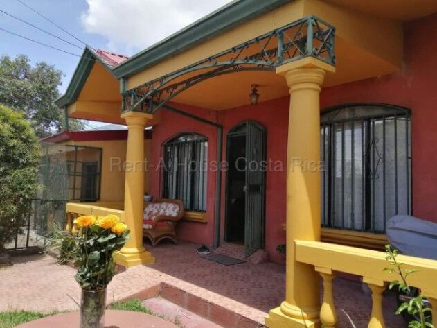 Venta | Casa de 4 habitaciones con apartamento independiente #26-2030 GS en San Rafael Arriba, Desamparados, San José — $260,870