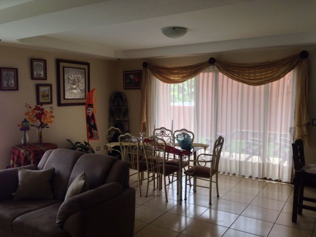 Linda casa en Residencial San Lorenzo de Flores in San Joaquín, Flores, Heredia — $250,000 - Photo 2 of 13