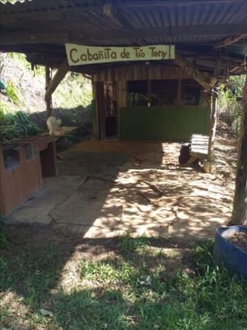 Propiedad está a 15 minutos del centro de Aserrí con cabaña in Aserrí, San José — ₡ 80 000 000