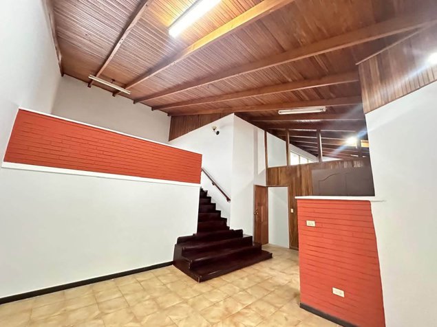 PROPIEDAD COMERCIAL EN GUAYABOS DE CURRIDABAT in Curridabat, San José — $340,000 - Photo 2 of 20