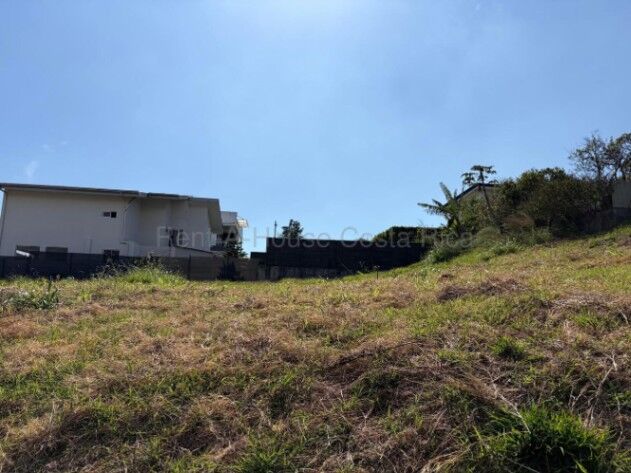 VENTA DE LOTE EN RESIDENCIAL LOMAS DEL ZURQUÍ en San Isidro, Heredia — ₡ 82 500 000