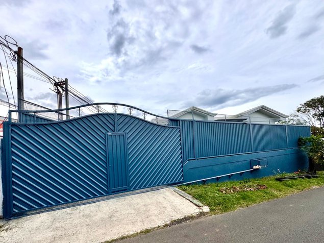 Espaciosa casa de 5 cuartos y espacios abiertos en Grecia en Grecia, Alajuela — $289,000 - Foto 3 de 33
