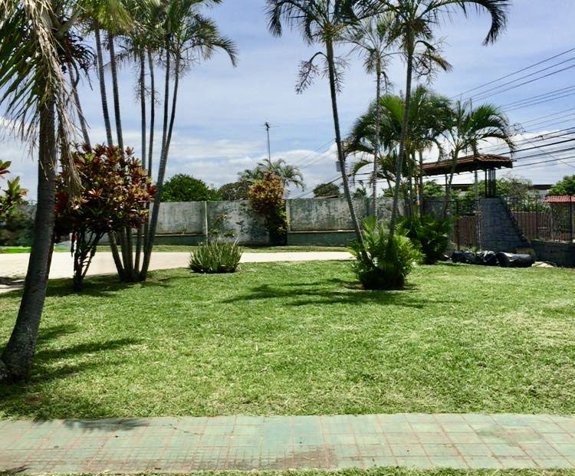 Venta de casa comercial en Heredia, Llorente de Flores - Uso mixto in Llorente, Flores, Heredia — $1,350,000 - Photo 2 of 19