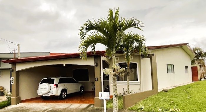 SE VENDE CASA EN RESIDENCIAL, SAN RAMON en San Ramón, Alajuela — $390,000