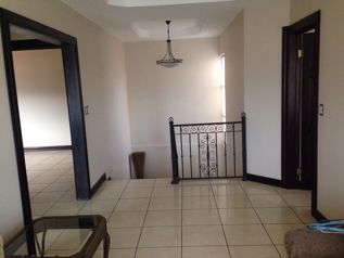 Linda casa en Residencial San Lorenzo de Flores in San Joaquín, Flores, Heredia — $250,000 - Photo 5 of 13