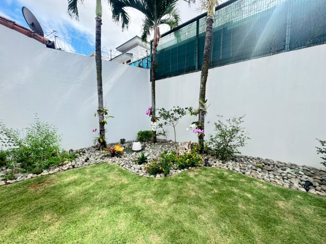Santa Ana, Venta de casa de 1 nivel recién remodelada. in Pozos, Santa Ana, San José — $420,000 - Photo 2 of 20