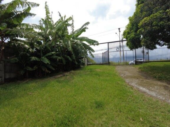 Se vende amplio lote de 5,500m2 en Alajuela Centro 24-355 en Alajuela — $710,000