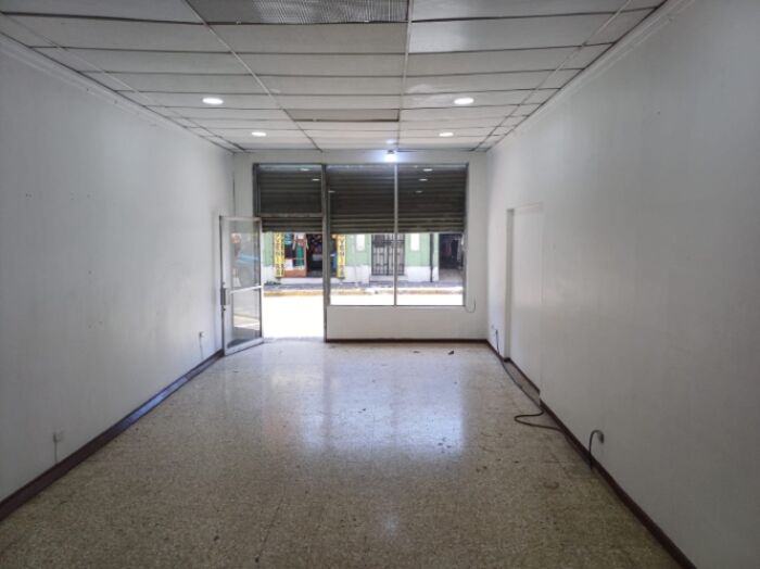 Se alquila local en San José centro  in Carmen, San José — $1,000