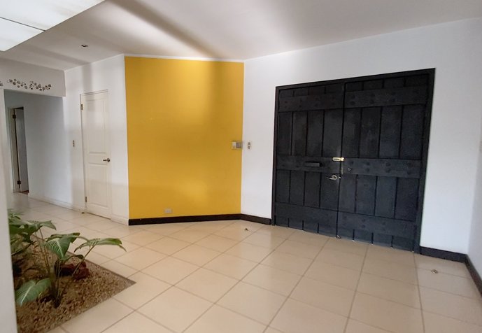Venta - casa Independiente de Uso Mixto en Escazu. in San Rafael, Escazú, San José — $382,000 - Photo 3 of 60