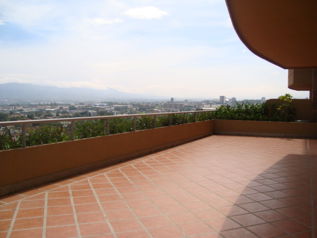 VENTA DE APARTAMENTO, SAN JOSE, ESCAZÚ, CONDO. VALLE ARRIBA in Escazú, San José — $450,000 - Photo 5 of 21