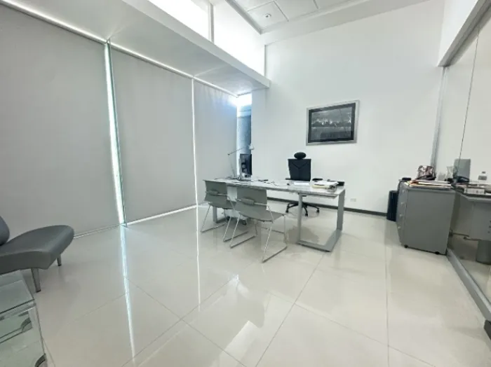 ALQUILO OFICINAS MODERNAS EN SANTA ANA. en Santa Ana, San José — $1,785 - Foto 2 de 10