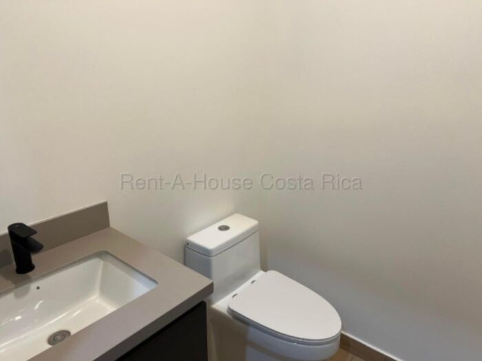 Se alquila apartamento en Santa Ana San José 26-1960 in Santa Ana, San José — $1,250