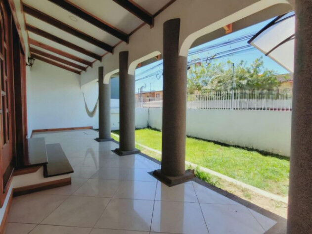 Venta de Casa Residencial con Uso de Suelo Mixto en Guayabos OFC/AD en Curridabat, San José — $370,000