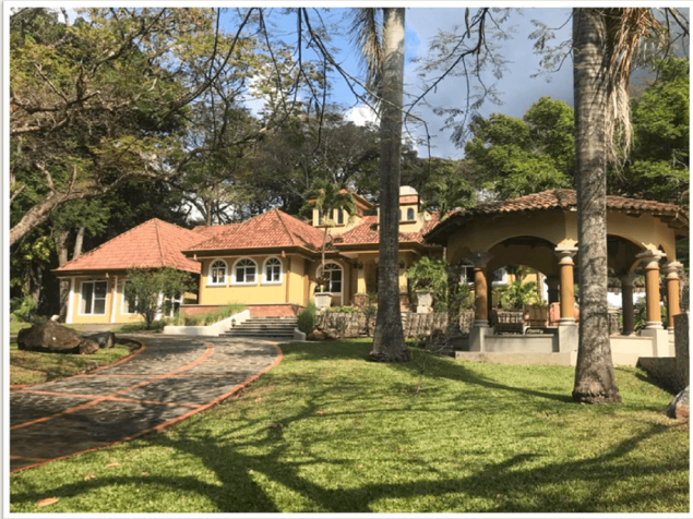 Casa de lujo con caballeriza, y terreno para desarrollo inmobiliario en Garita, Alajuela — $3,500,000