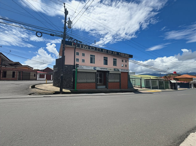 VENTA DE PROPIEDAD ESQUINERO CON BODEGA Y PARQUEO, CARTAGO, CENTRO in Occidental, Cartago — $545,000