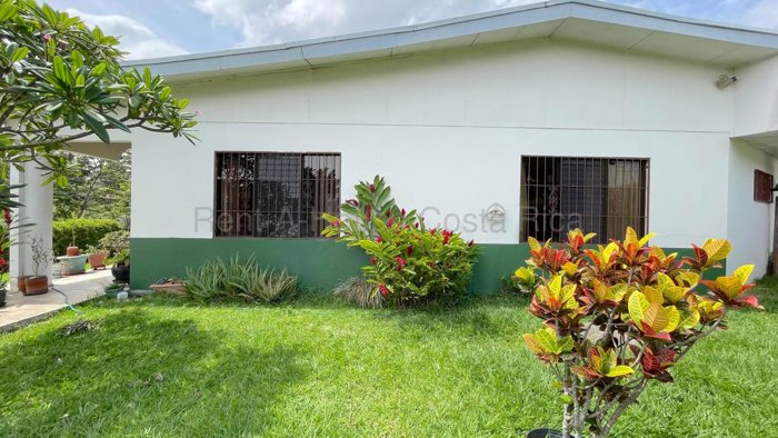 Venta casa independiente, esquinera, un nivel Escazu in San Rafael, Escazú, San José — ₡ 114 000 000 - Photo 2 of 9