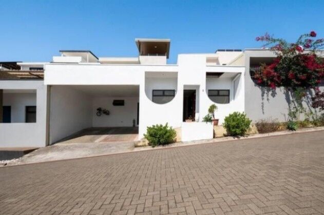 Venta de Casa en Bello Horizonte Escazú  en San Felipe, Alajuelita, San José — ₡ 198 000