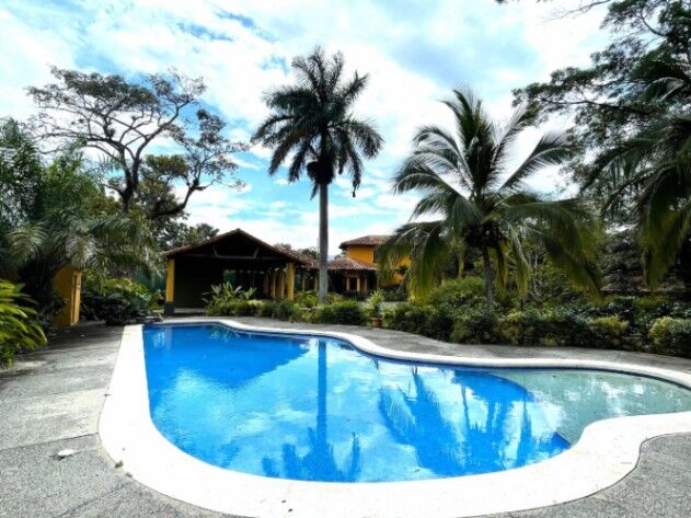 Se vende quinta de lujo con lote de más de 5300m2 en Atenas Alajuela 24-963 en Concepción, Atenas, Alajuela — $1,500,000