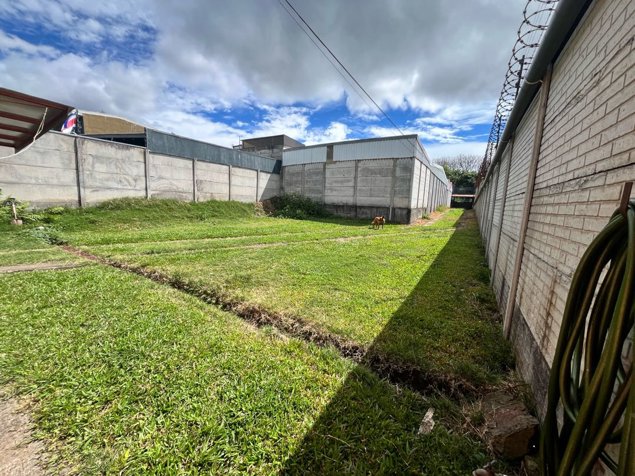Venta casa en Barva Heredia , amplia zona verde en Barva, Heredia — ₡ 95 000 000 - Foto 3 de 20