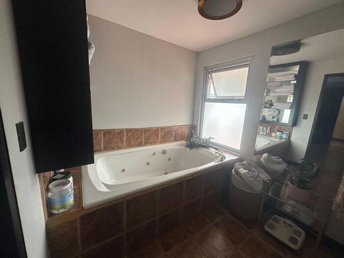 VENTA DE CASA Y DOS APARTAMENTOS, SAN JOSE, ESCAZU, SAN ANTONIO in San Antonio, Escazú, San José — $750,000