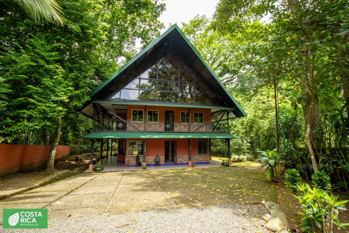 Casa en venta en San Mateo, amueblada, piscina, rancho. en San Mateo, Alajuela — $350,000