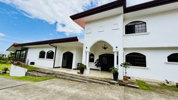 Venta Casa Independiente en San Miguel de Santo Domingo de Heredia in San Miguel, Santo Domingo, Heredia — $900,000 - Photo 2 of 49