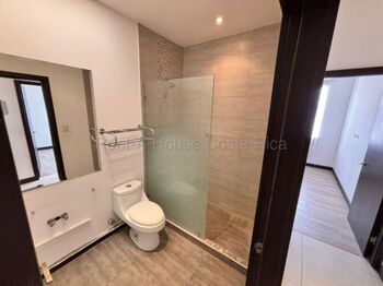 Se Vende linda casa de 3 habitaciones ubicada en Pozos de Santa Ana 26-2221 ( $ 176,000 ) in Pozos, Santa Ana, San José — $176,000 - Photo 5 of 11