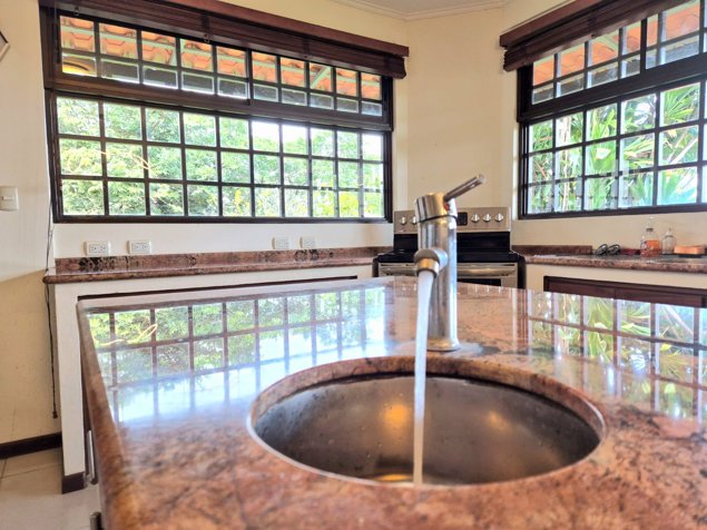 EXCLUSIVA CASA DE 6 HABITACIONES CON MIRADOR en Concepción, San Rafael, Heredia — ₡ 206 480 000 - Foto 3 de 55