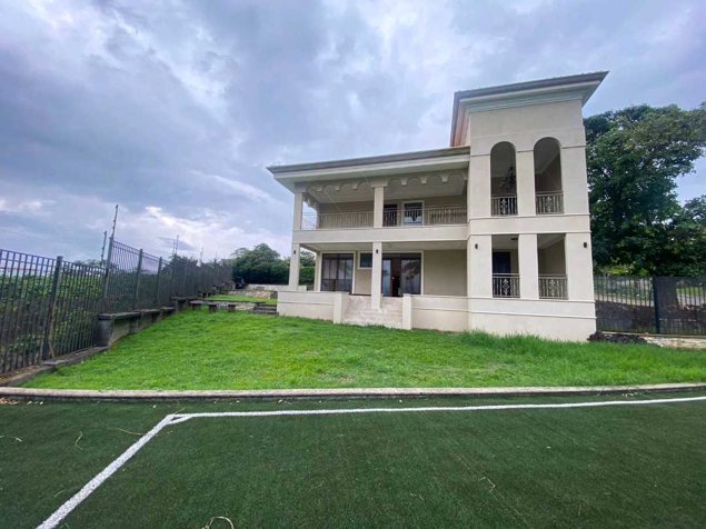 CASA DE LUJO CON TERRENO ENORME EN GUAYACAN REAL DE TRES RÍOS. en San Juan, La Unión, Cartago — $1,200,000 - Foto 3 de 12