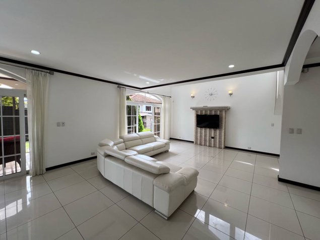 Hermosa Casa en Colinas de Montealegre Curridabat precio Oportunidad in Curridabat, San José — $875,000 - Photo 3 of 45
