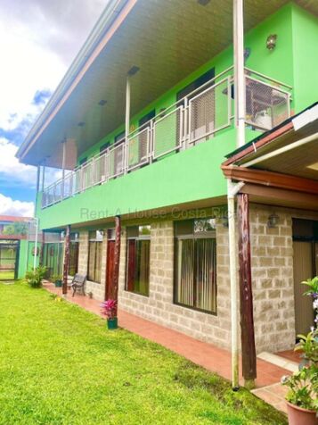 VENTA DE PROPIEDAD CON 3 CASAS, 1 TALLER, USO DE SUELO MIXTO.  en Granadilla, Curridabat, San José — $1,600,000