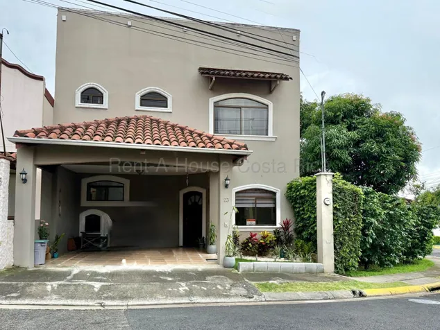 CASA EN VENTA EN SAN FRANCISCO DE HEREDIA en San Francisco, Heredia — ₡ 110 000 000