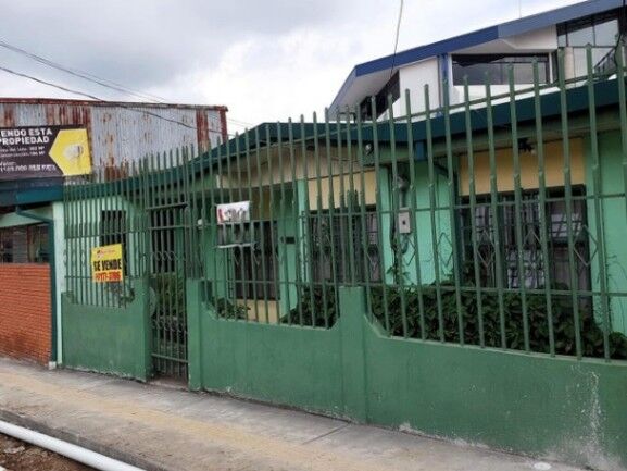 Se vende propiedad con 5 oficinas y uso de suelo comercial en Heredia Centro 24-1073 en San Rafael, Heredia — ₡ 105 000 000