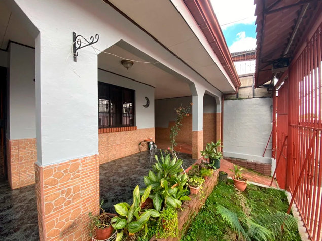 House for sale in La Trinidad Urbanization, Alajuela in Guácima, Alajuela — ₡ 80 000 000 - Photo 2 of 7