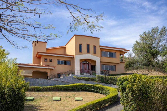 Residencia Panorámica de Lujo en Villa Real – Santa Ana in Pozos, Santa Ana, San José — $1,299,000