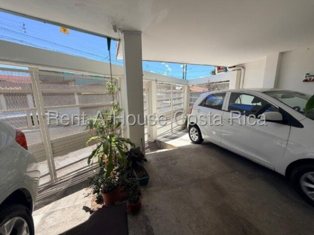 Casa Amplia con Mezzanine y 5 Habitaciones #26-1440 GS in Anselmo Llorente, Tibás, San José — $235,000