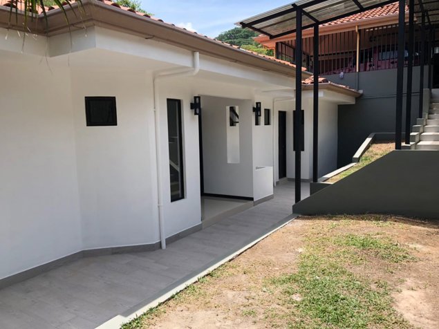 CASA CON PISCINA PROPIA EN SANTA ANA in Santa Ana, San José — $335,000 - Photo 3 of 16