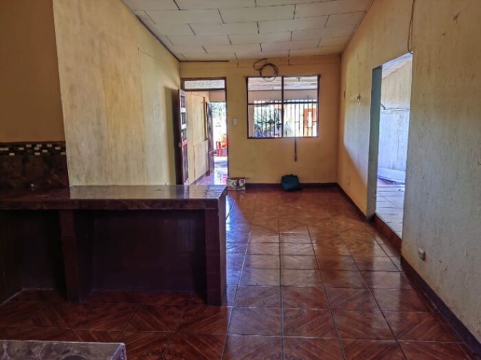 SE VENDE BELLA CASA Y APARTAMENTO EN OROTINA CENTRO.  in Orotina, Alajuela — ₡ 35 000 000