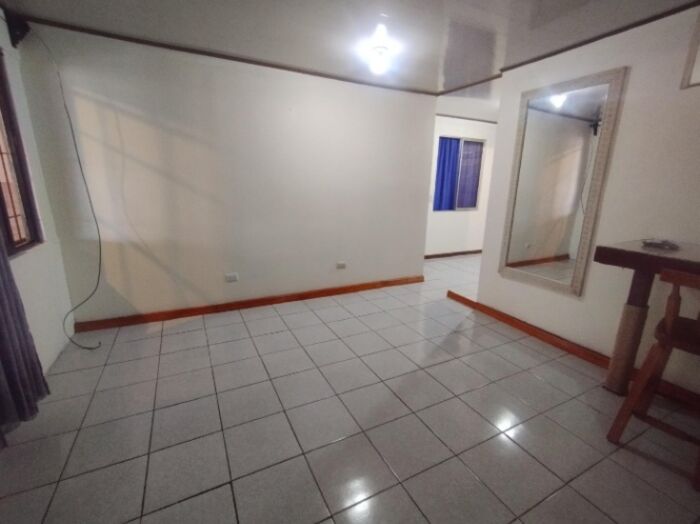 VENTA DE APARTAMENTOS MÁS LOCALES EN LA ENTRADA A HEREDIA. CALLE PRINCIPAL. en Heredia — $1,500,000