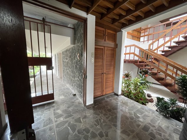 Casa en venta Curridabat, independiente, espacios amplios 5PIV9667163 en Sánchez, Curridabat, San José — $430,000 - Foto 2 de 32