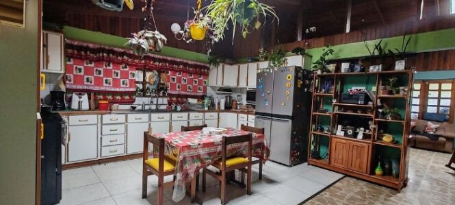 Gran oportunidad de inversión en Tibás: Apartamentos + Local + Casa + Cancha de futbol 5. in Anselmo Llorente, Tibás, San José — $875,000