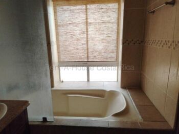 Venta de Apartamento en San Rafael de Escazú. RAH 26-2188 in San Rafael, Escazú, San José — $395,000 - Photo 5 of 20