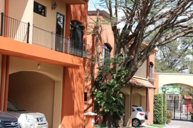 Venta de Confortable Casa en Brasil de Mora / Mls. 23-906 OFC JB in Brasil, Santa Ana, San José — $225,000