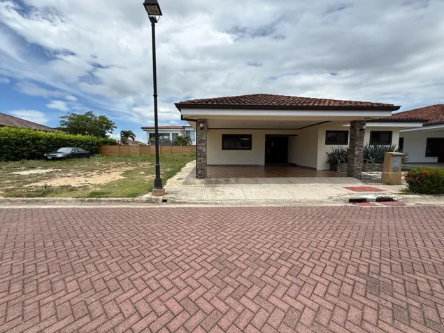 CASA EN VENTA Condominio Parque del Encino Liberia, Guanacaste in Liberia, Guanacaste — $320,000