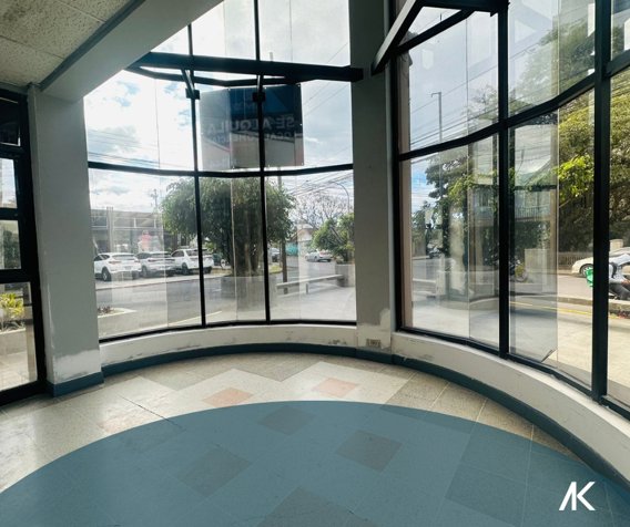 Alquiler de local comercial en Escalante en Carmen, San José — $3,000 - Foto 3 de 6