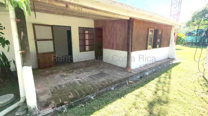 Venta de Extraordinaria Casa en Santa Ana Centro / Mls. 27-112 OFC JB en Santa Ana, San José — $1,100,000 - Foto 3 de 10